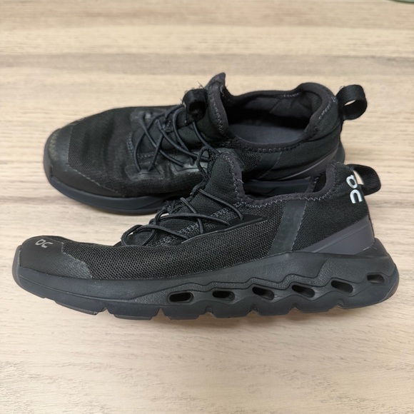 On Clouleap Black Boy Sneakers Sz 1 - Picture 3 of 7